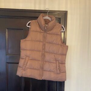Old Navy Women's Puffer Vest